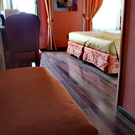 Diamantino Town House 3* פאדובה