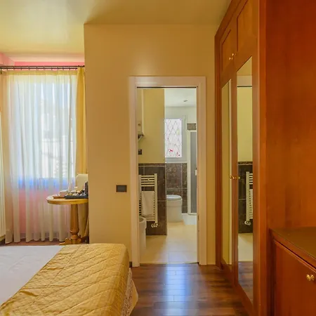 לינה וארוחת בוקר Diamantino Town House 3*