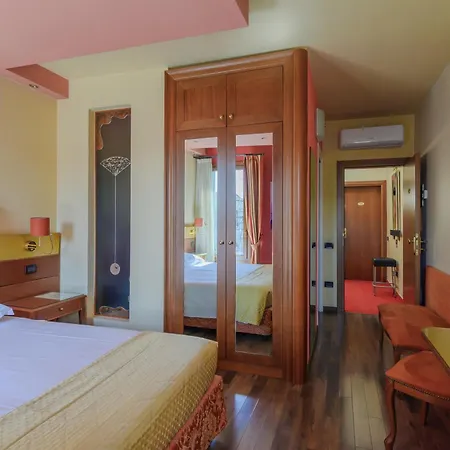 Diamantino Town House 3*