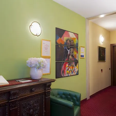 Diamantino Town House 3*